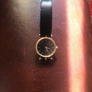 I’m selling a vintage Gucci watch from the 80s!